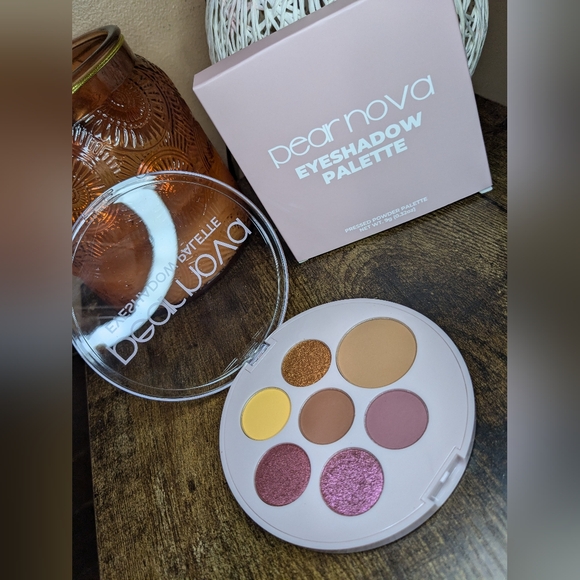 5/75$ PEAR NOVA Eyeshadow Palette - Picture 14 of 14